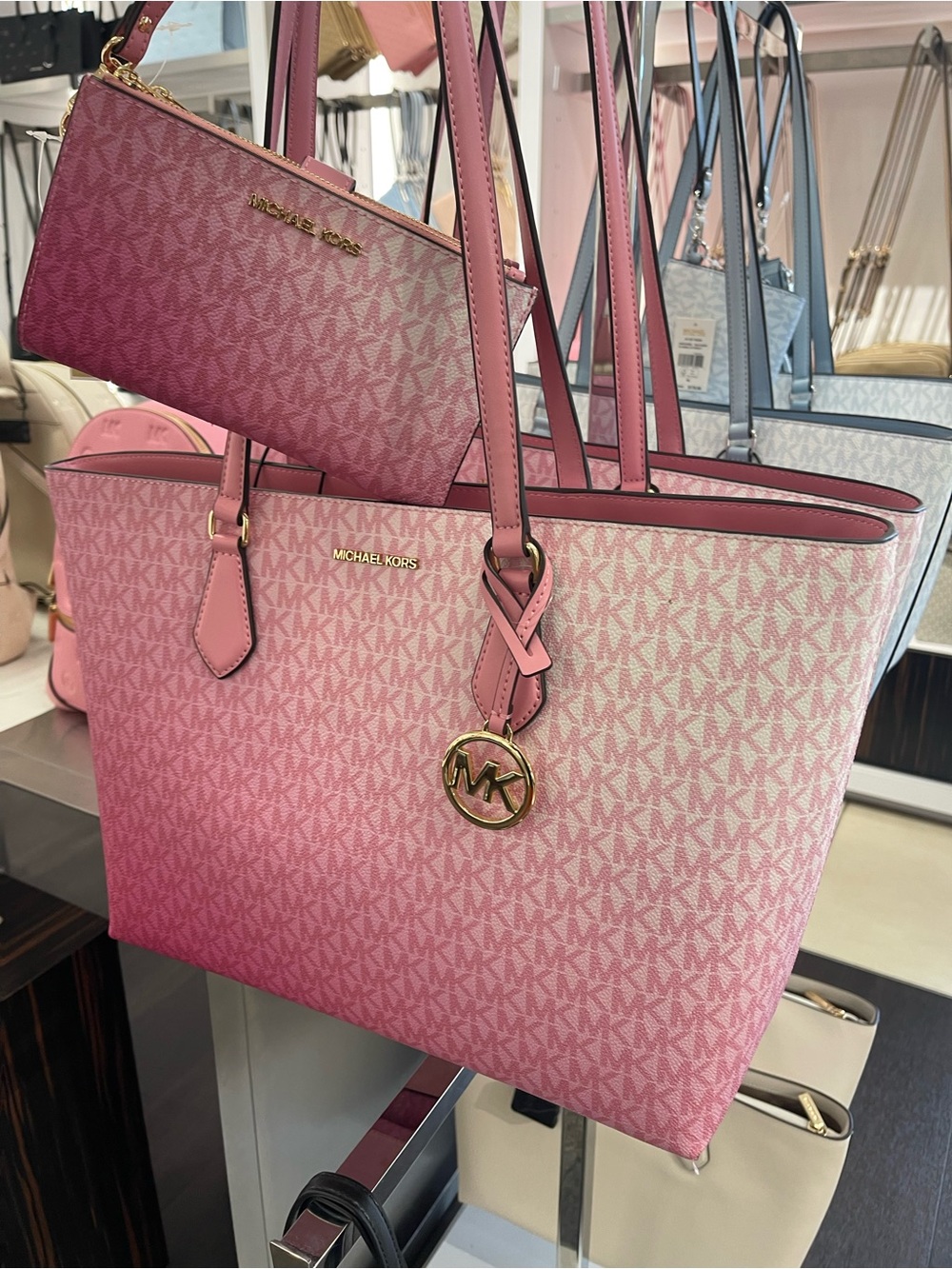MICHAEL MICHAEL KORS SHEILA
CARNATION LG TOTE bag & Double Zip Ombré Lg Wallet